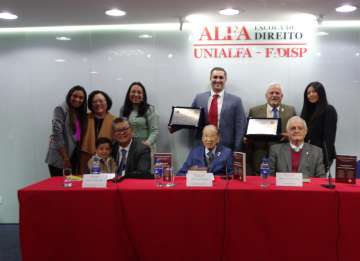 Cerimônia de premiação e lançamento de obra coletiva na FADISP